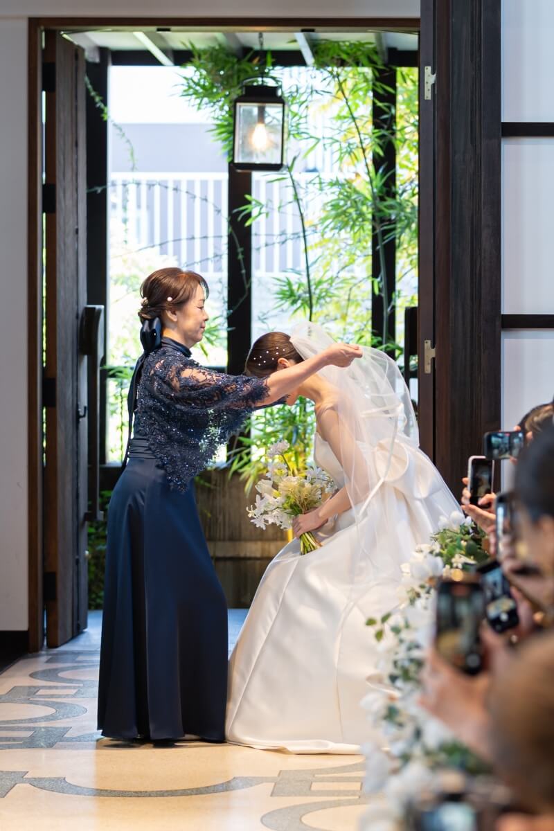 RS COUTURE（アールエス・クチュール）のビーズ刺繍ボレロドレスを実際にご着用いただいたお客様のお写真